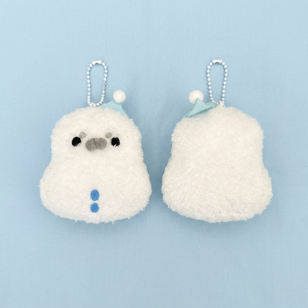 A Seal Pretending To Be A Snowman Keychain｜海豹假装雪人挂件