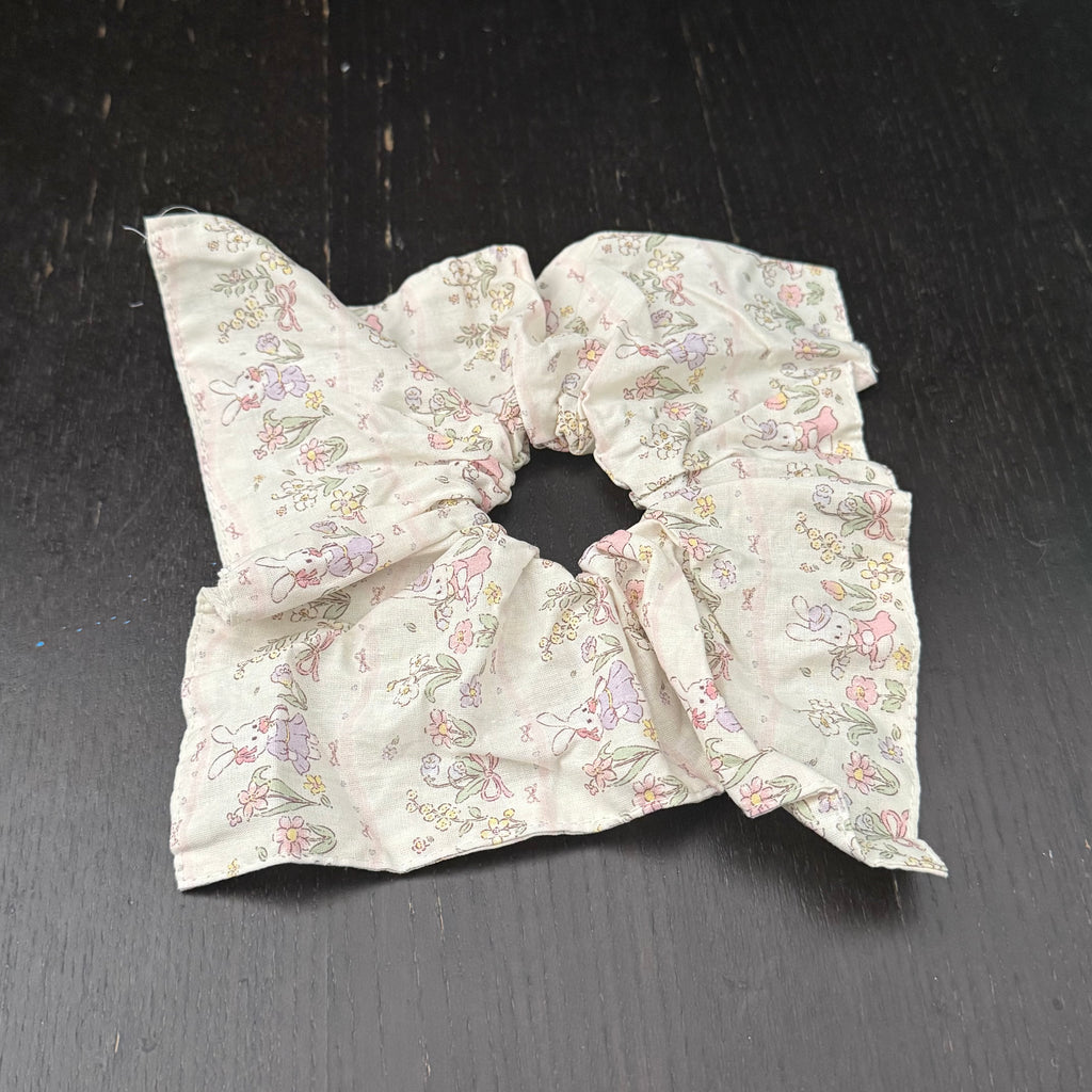 Bunny and Garden Hair Tie｜兔子和它的花园发圈