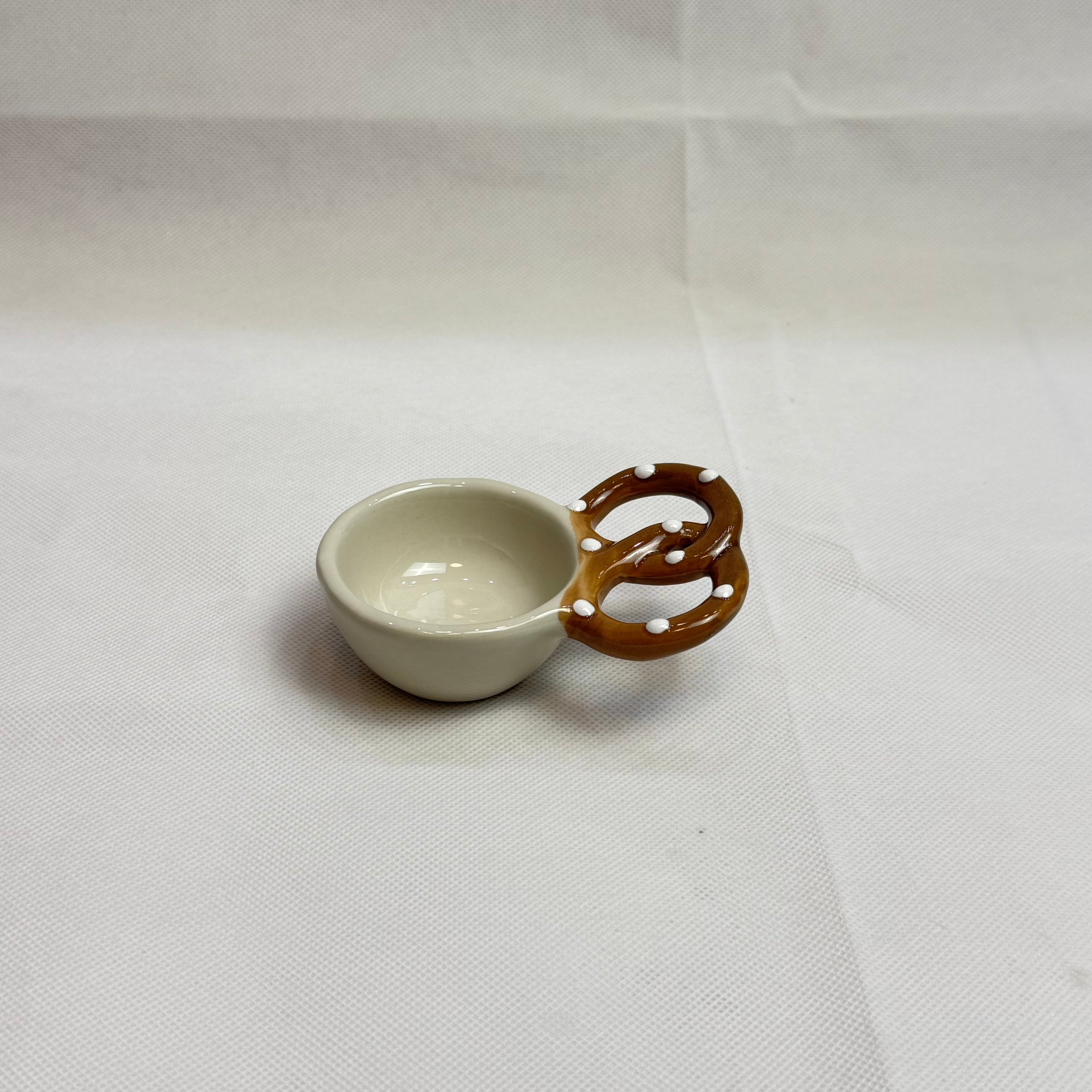 Burnt Pretzel Sauce Dish｜烧焦的碱水结酱料碟