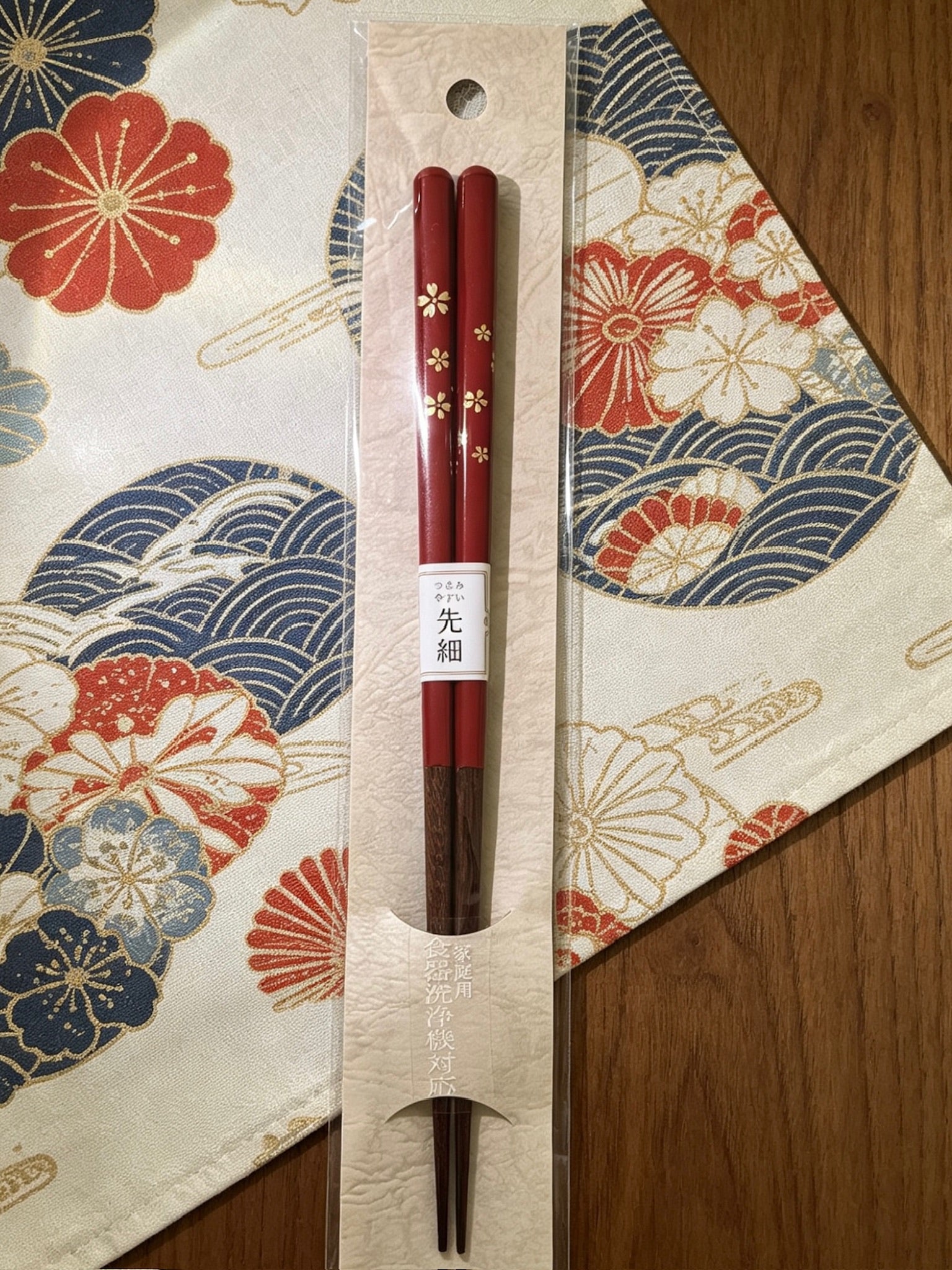 Japanese Red Slim Tip Golden Sakura Chopsticks｜日本制先细樱花筷子