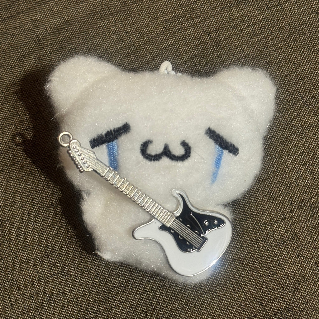 Crying Guitar Dog Keychain｜哭泣的吉他小狗挂件