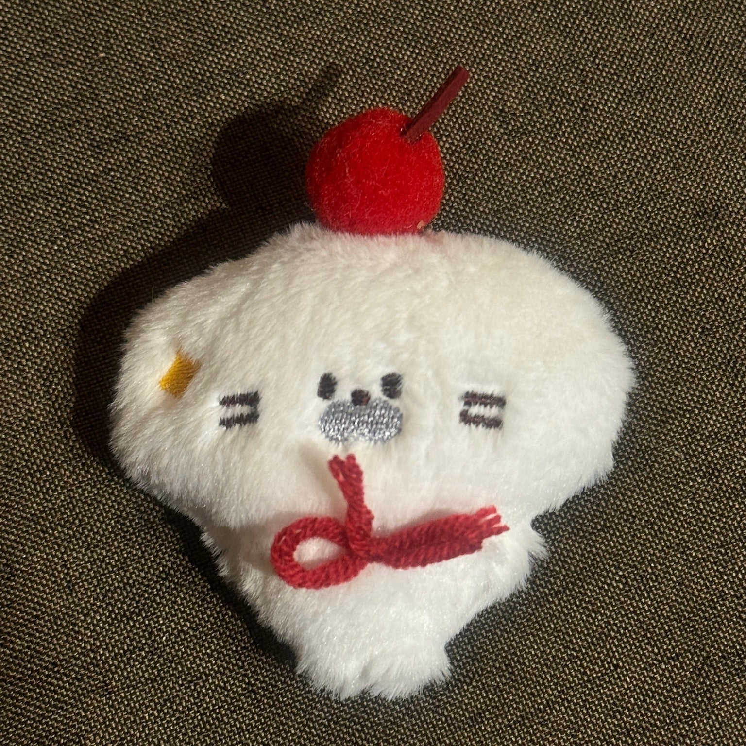 Cherry Seal Keychain｜樱桃小猫挂件