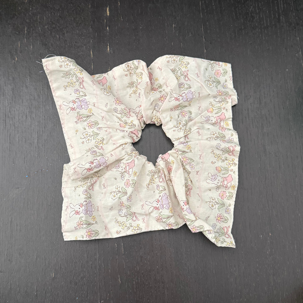 Bunny and Garden Hair Tie｜兔子和它的花园发圈