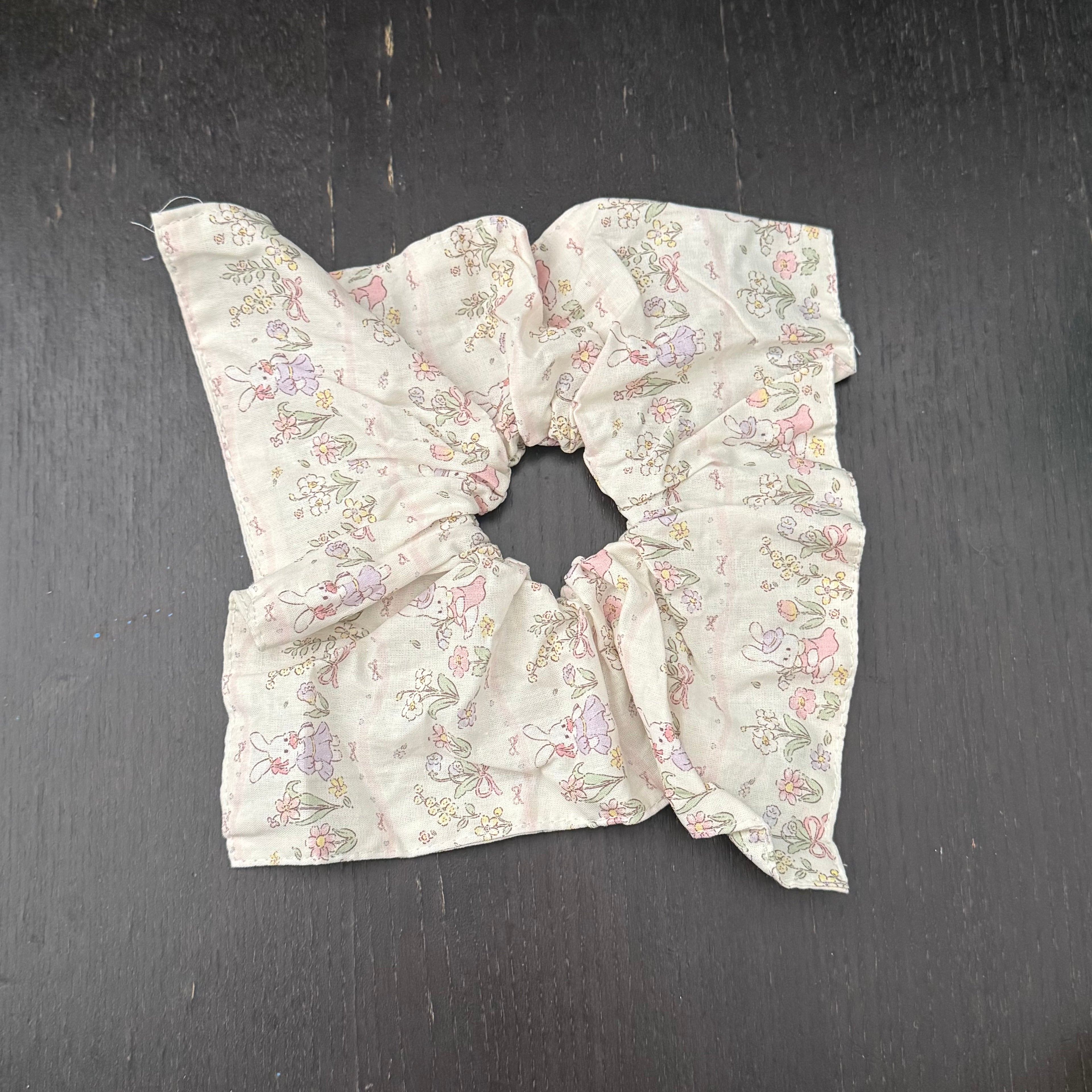 Bunny and Garden Hair Tie｜兔子和它的花园发圈