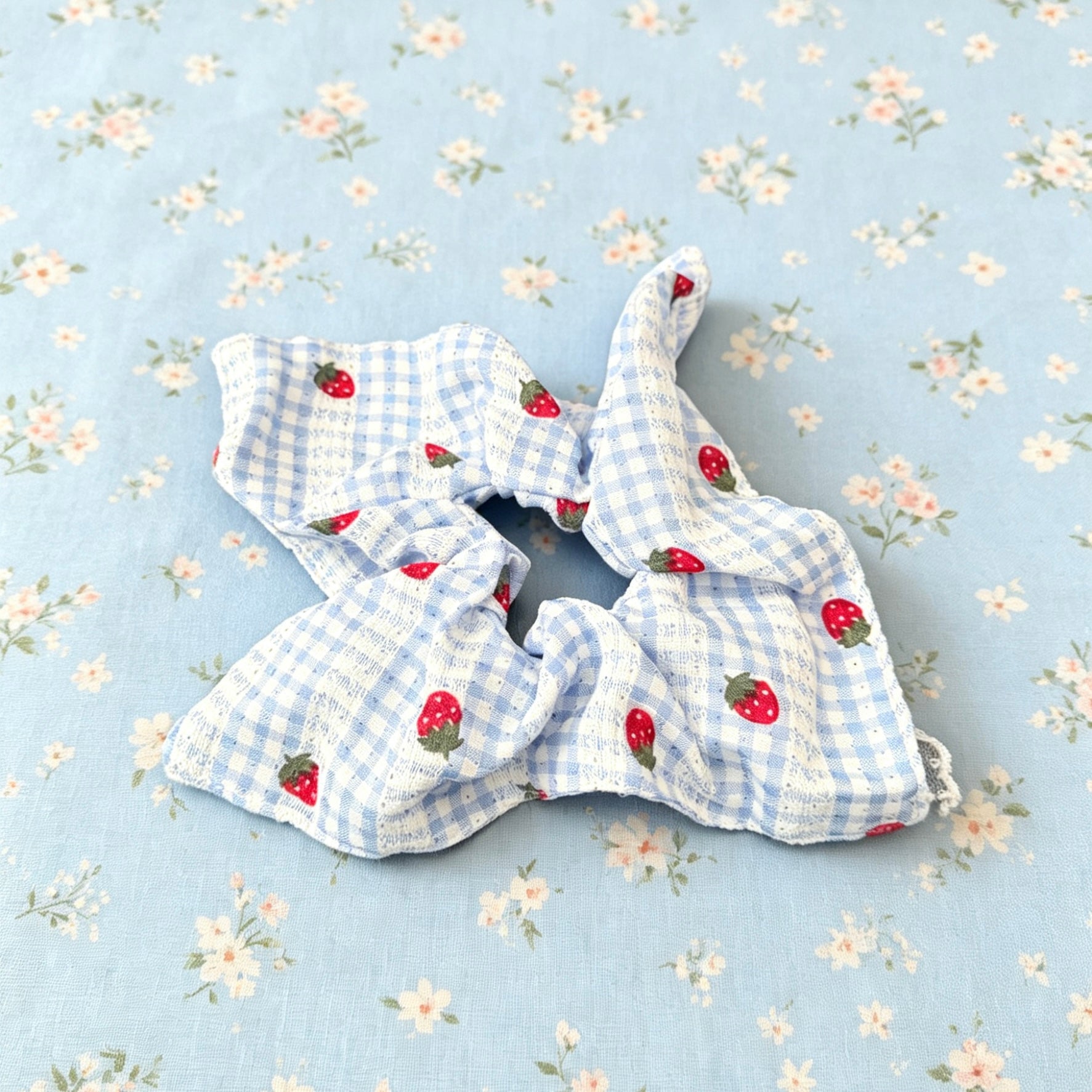 Strawberry Blue Plaid Hair Tie｜草莓蓝色格子发圈