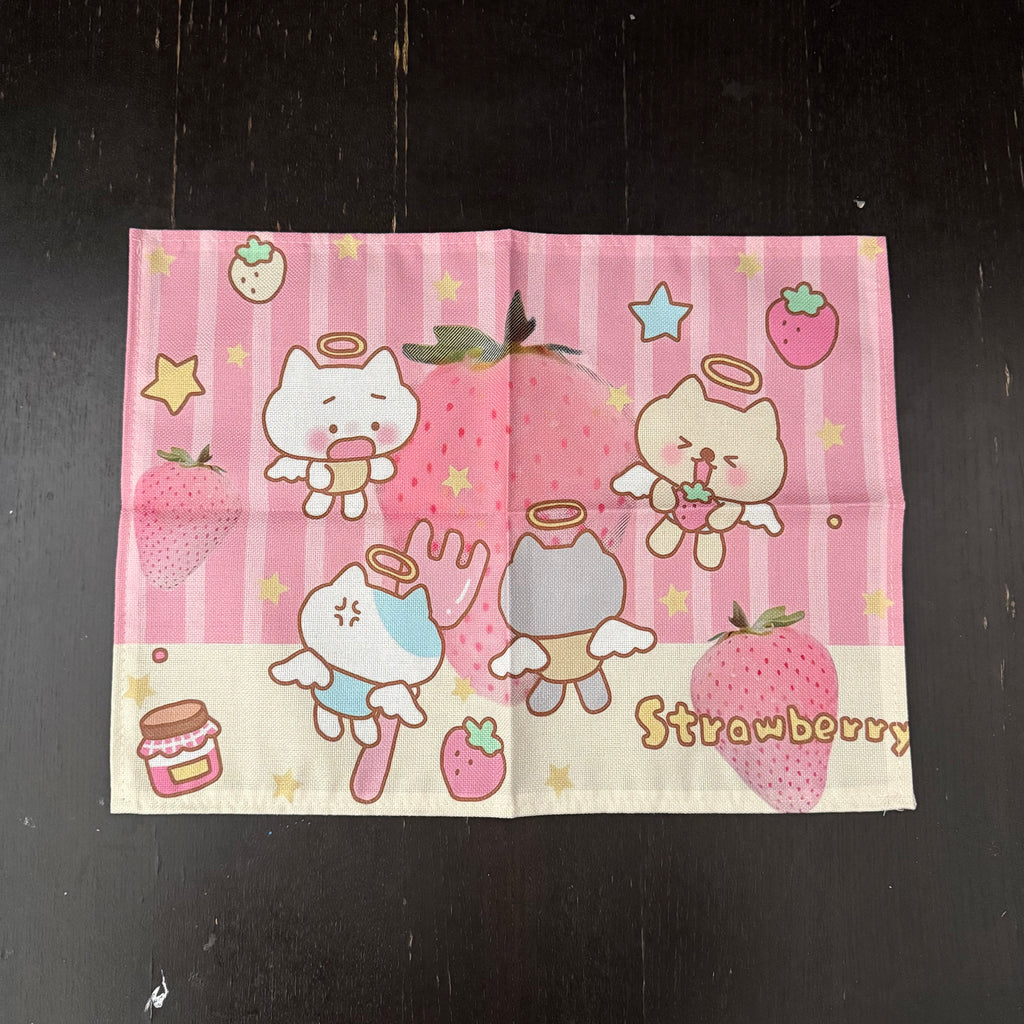 Cat Angles and Strawberry Mat｜小猫天使和草莓桌垫