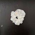 Shimmer White Hair Tie｜闪闪的白色发圈