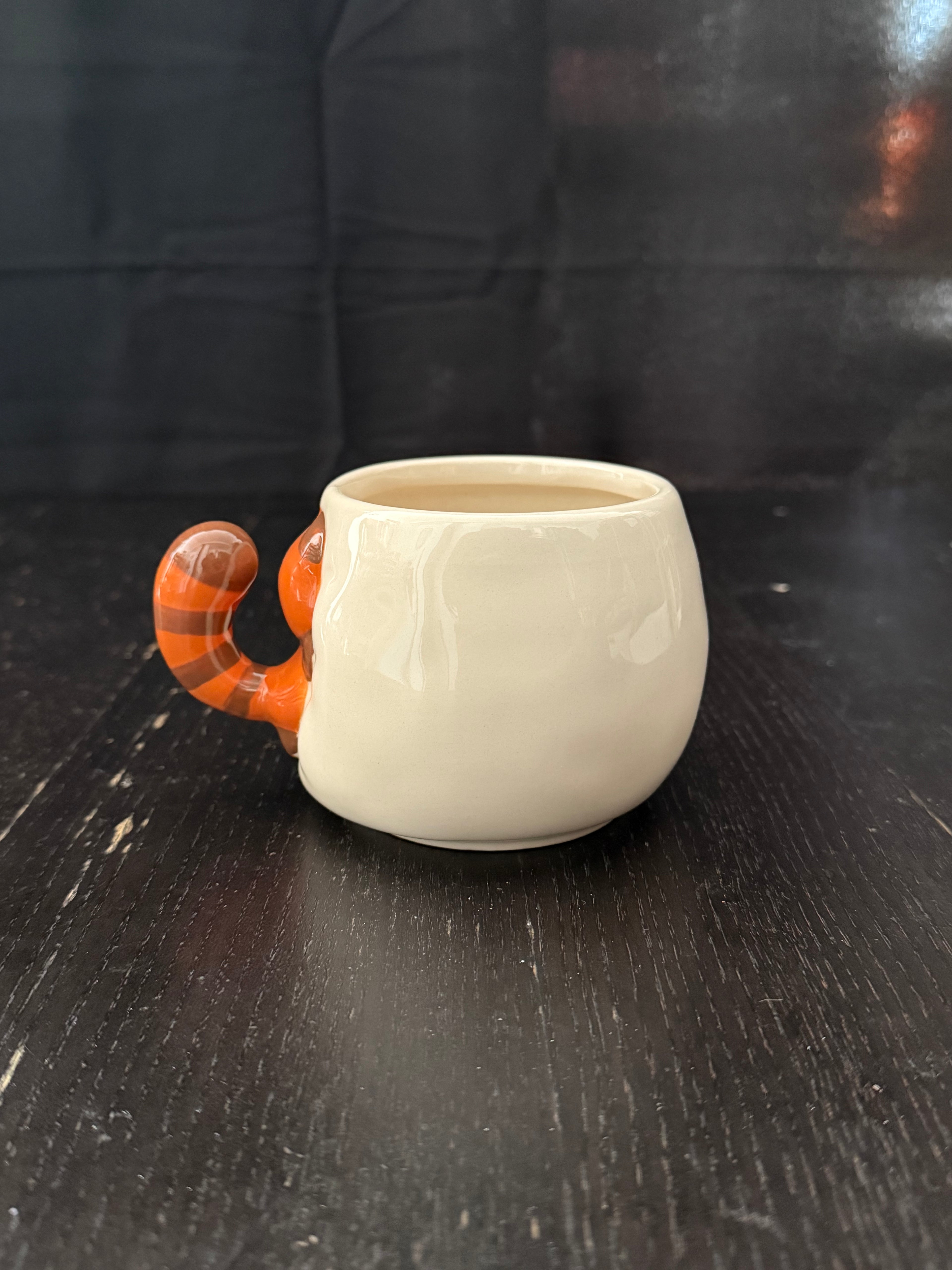 Sleeping Raccoon Mug｜埋枕头的小浣熊杯子