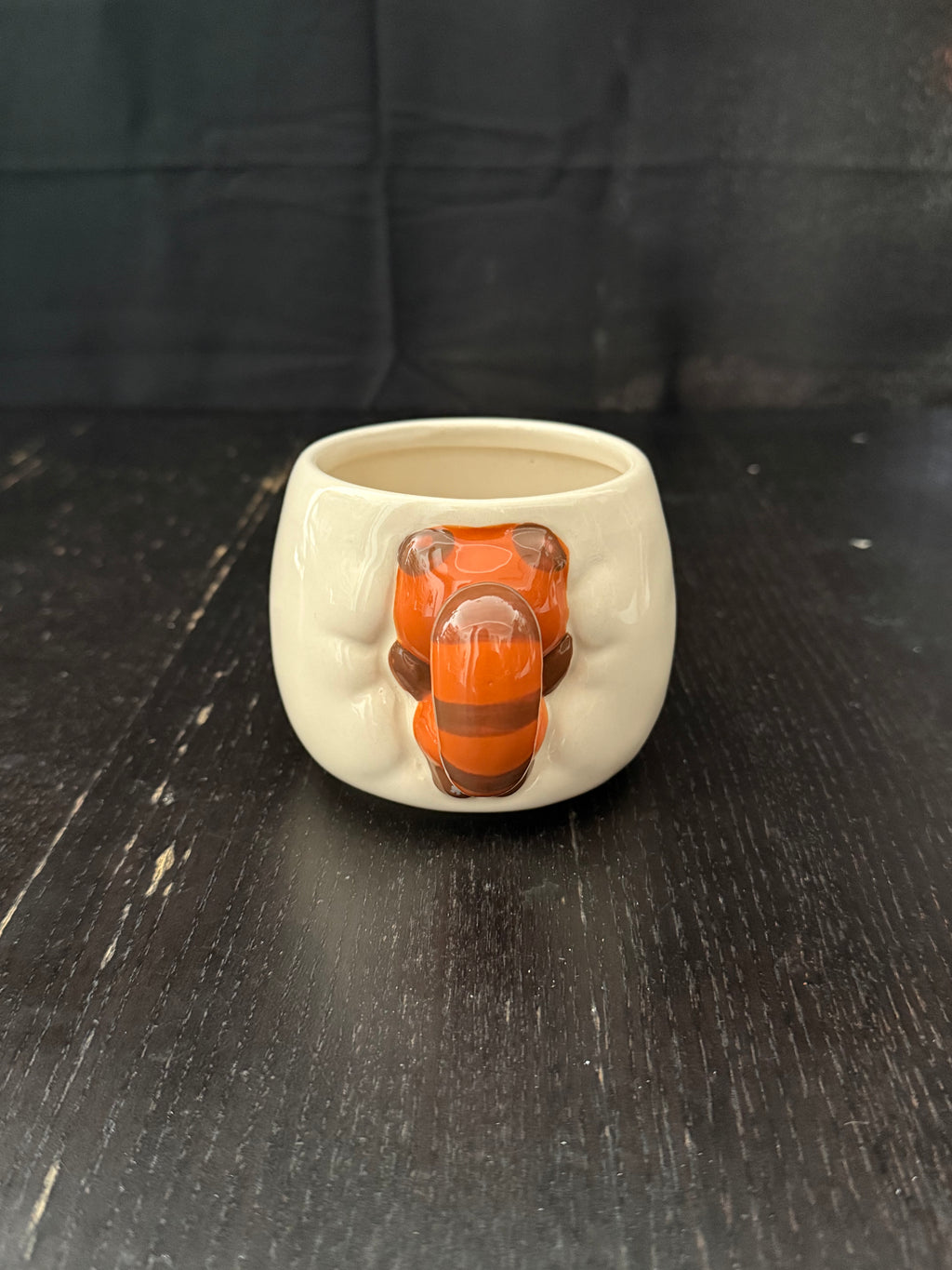 Sleeping Raccoon Mug｜埋枕头的小浣熊杯子