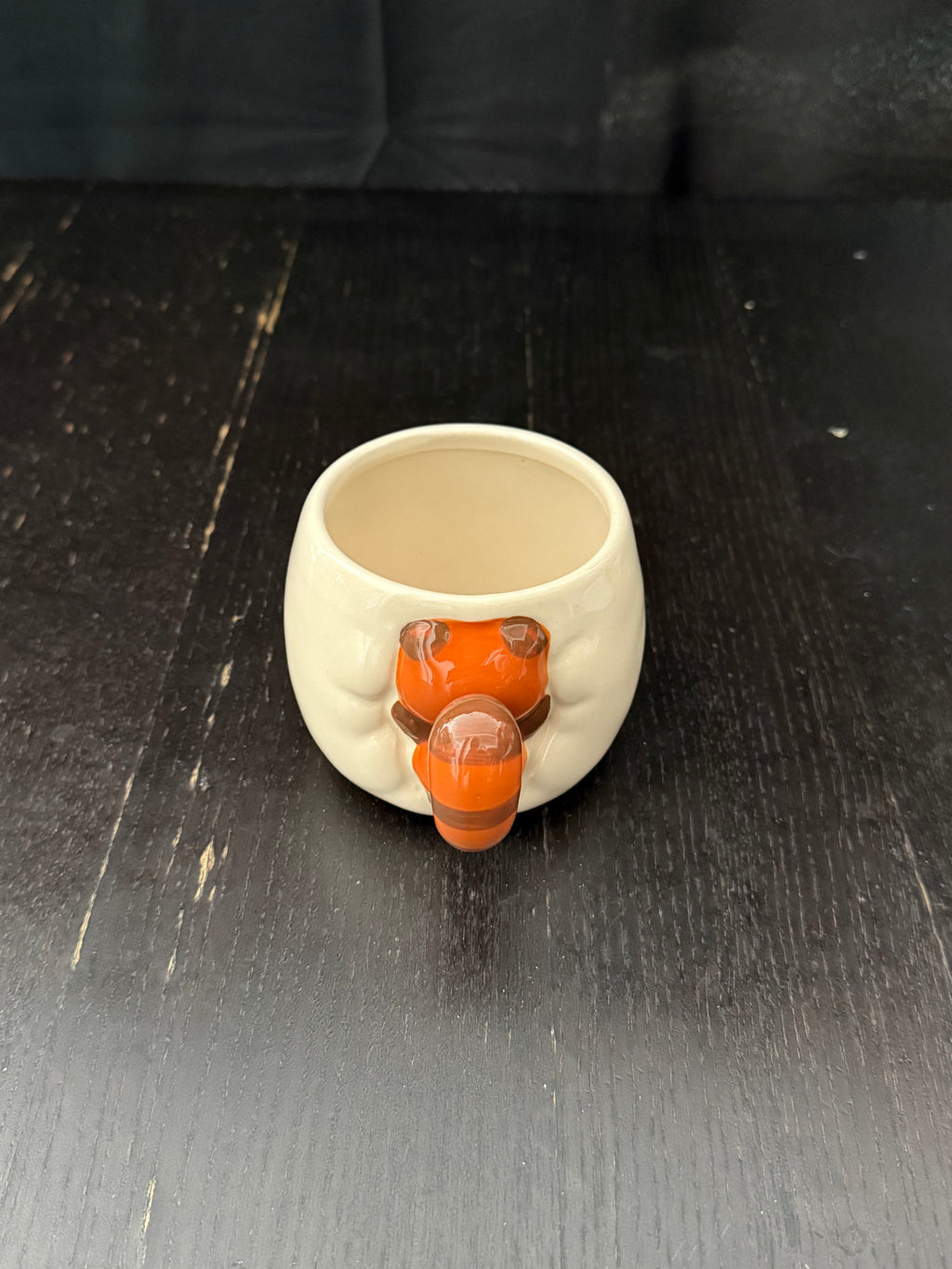 Sleeping Raccoon Mug｜埋枕头的小浣熊杯子