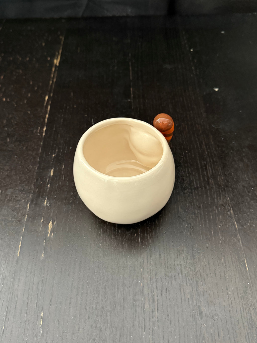 Sleeping Raccoon Mug｜埋枕头的小浣熊杯子