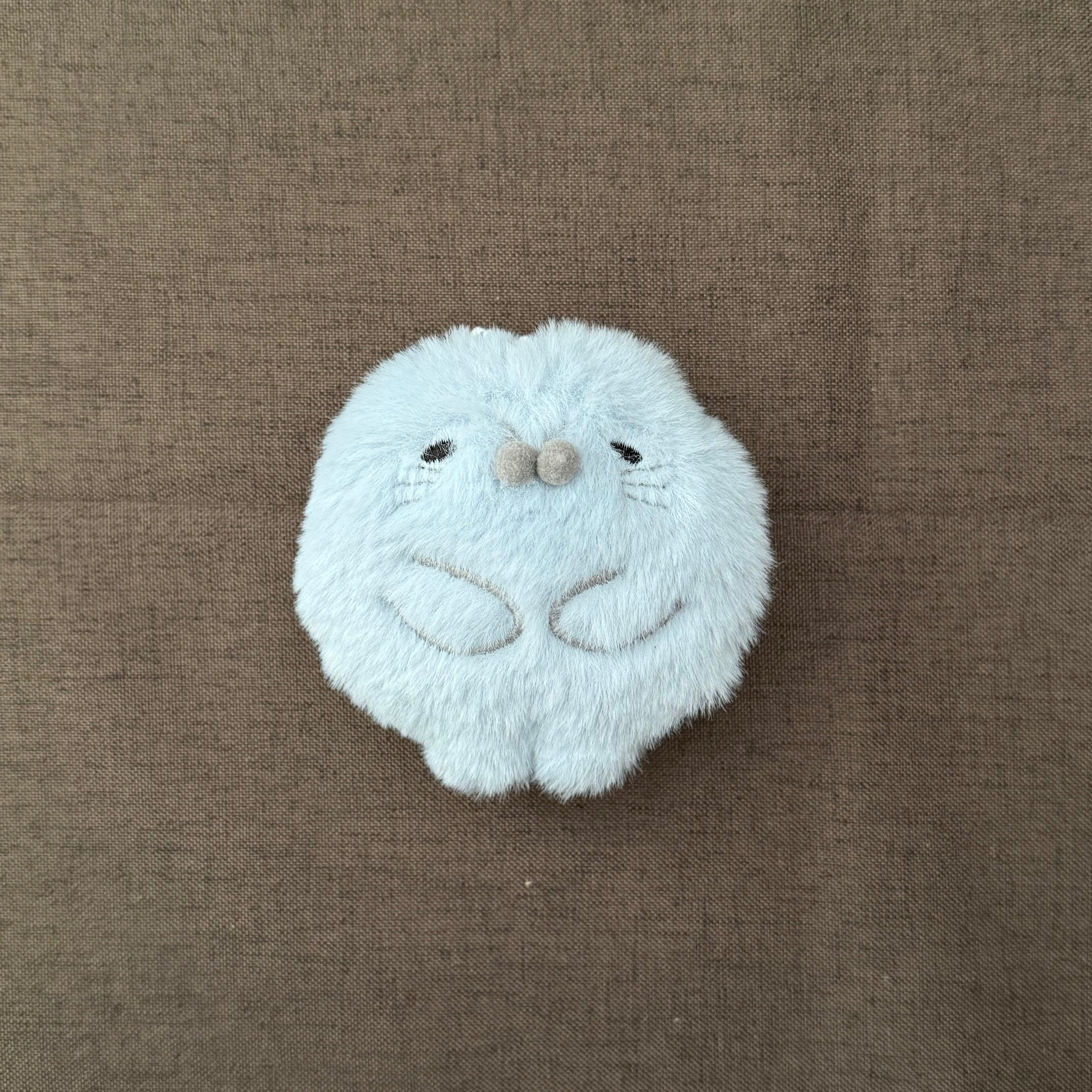 Serious Light Blue Seal Keychain｜严肃的浅蓝海豹挂件