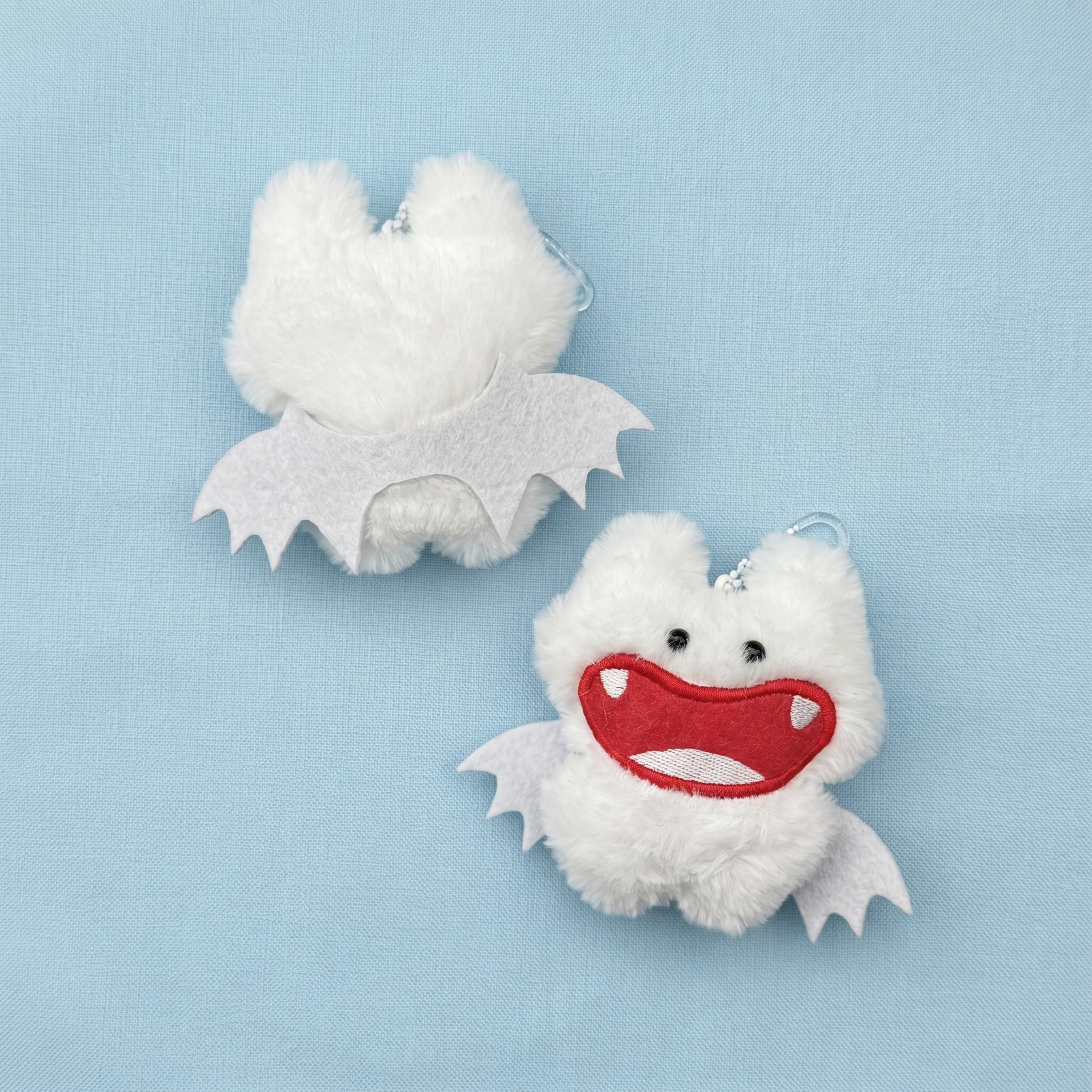 Laughing White Bat Keychain｜哈哈大笑的白色蝙蝠挂件