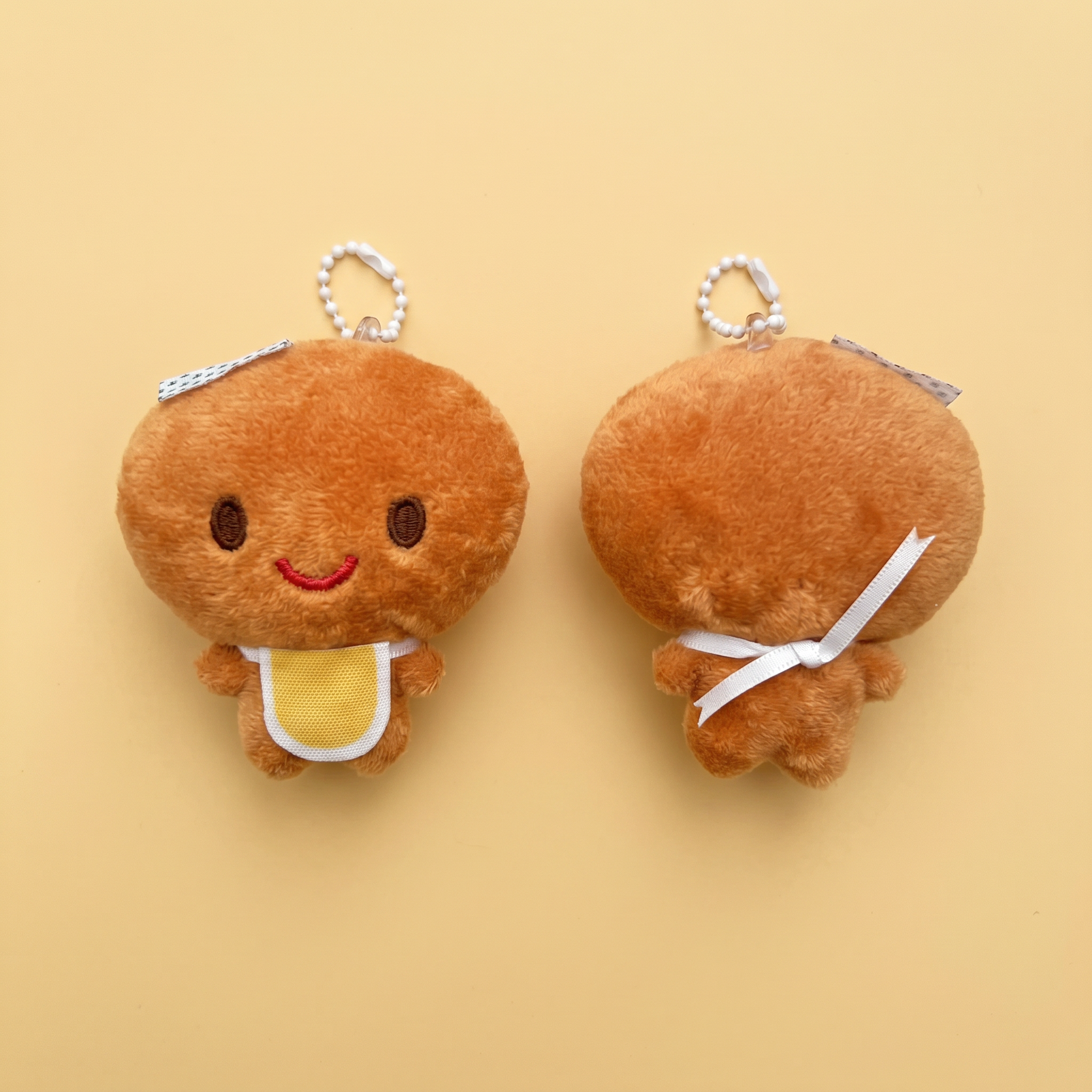 Bib-Wearing Gingerbread Man Keychain｜系围兜的姜饼人挂件