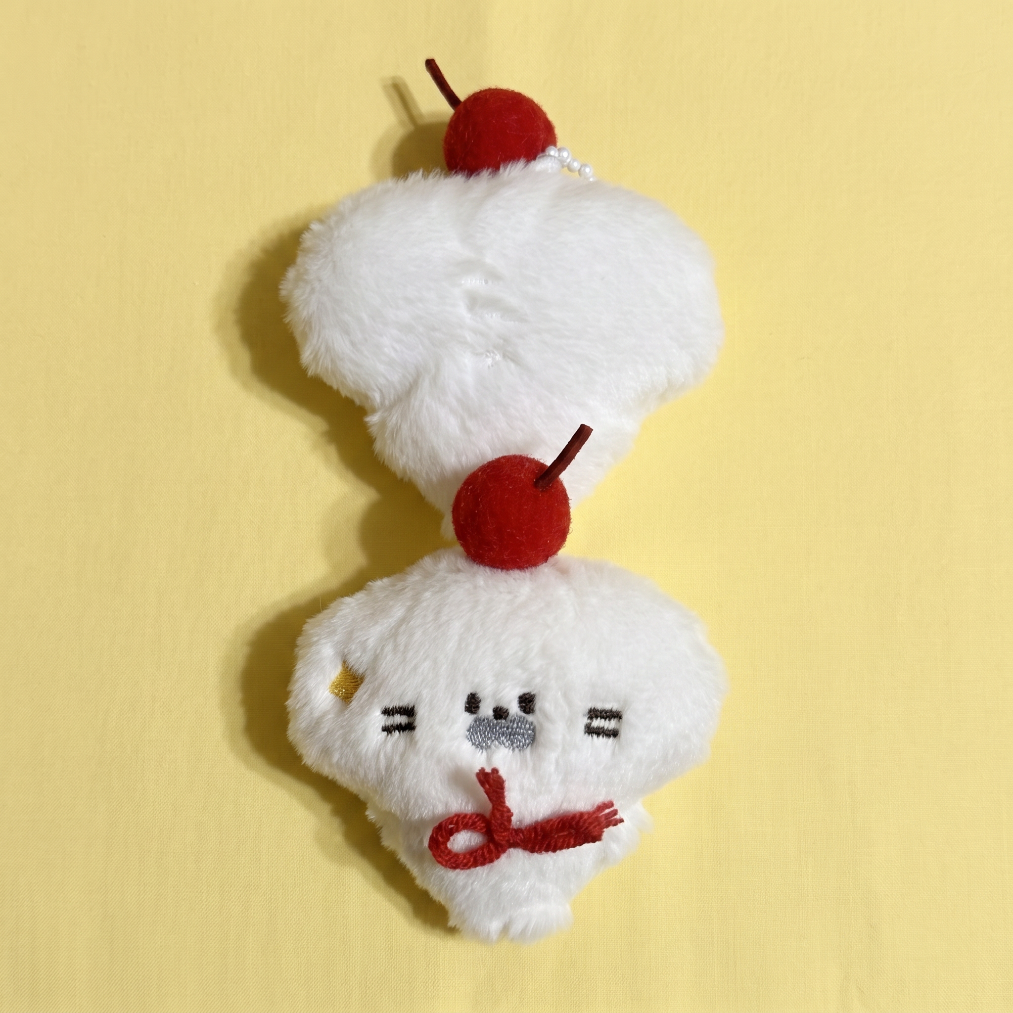 Cherry Seal Keychain｜樱桃小猫挂件