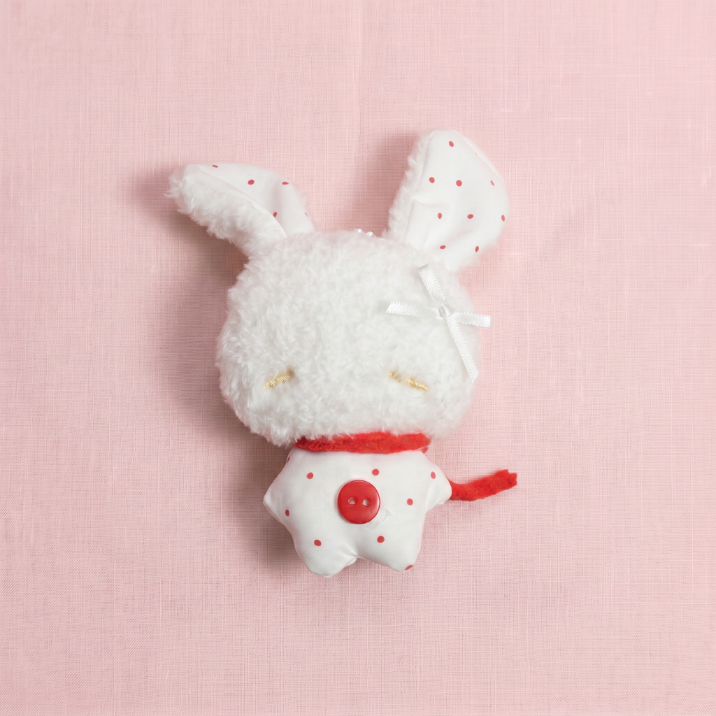Red Polka Dot Scarf Bunny Keychain｜有红色波点和围巾的兔子挂件